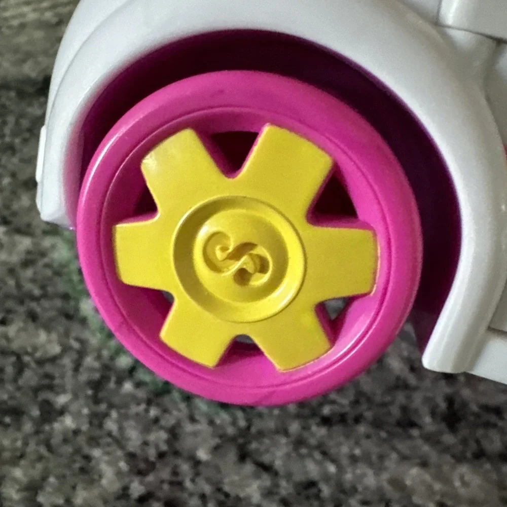 Shopkins Happy Places Rainbow Beach Convertible Rainbow‎ Car